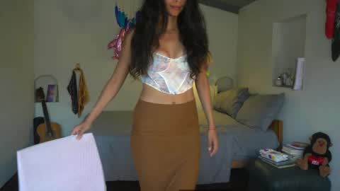 danalle .. online show from April 18, 2026, 5:28 pm