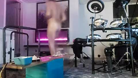 danimal5000 online show from October 8, 2025, 4:32 am