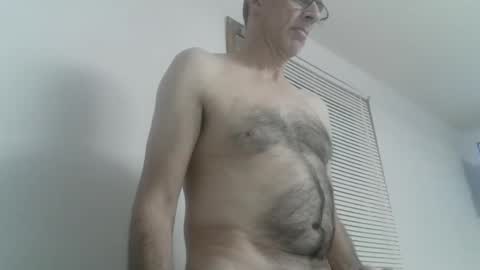 danl20012001 online show from October 21, 2025, 2:34 am