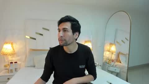 Vanilla Red online show from October 1, 2025, 6:03 pm
