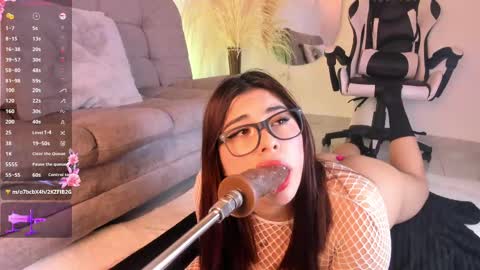 danna_adams1 online show from February 28, 2025, 3:37 am