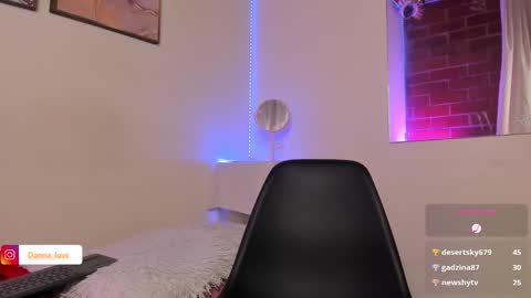 Danna Lovs online show from February 12, 2025, 7:24 pm