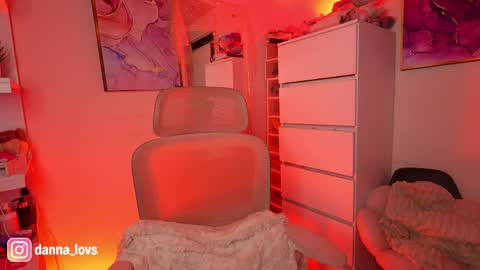 Danna Lovs online show from April 15, 2026, 1:40 pm