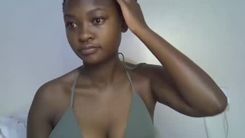 danna_miki online show from December 15, 2025, 7:40 pm