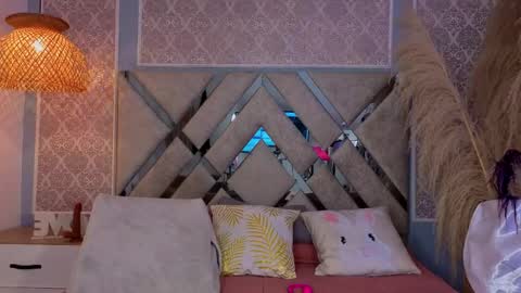 danna_peters online show from April 15, 2026, 7:43 pm