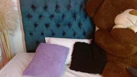 Danna  online show from April 18, 2026, 10:41 am