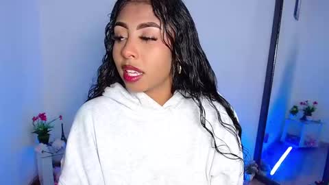 Danna online show from March 8, 2025, 9:39 am