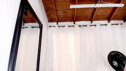 Danna Berlin  online show from February 18, 2025, 7:19 pm