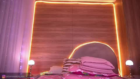 Danna Berlin  online show from February 17, 2026, 7:20 pm