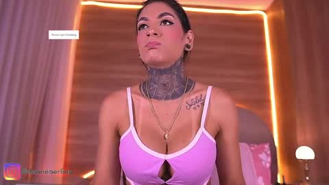 Danna Berlin  online show from April 6, 2026, 7:15 pm