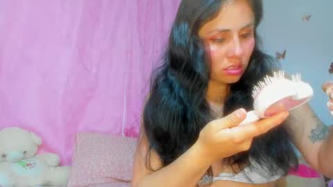 Danna Sofia jeins online show from October 14, 2025, 9:10 am