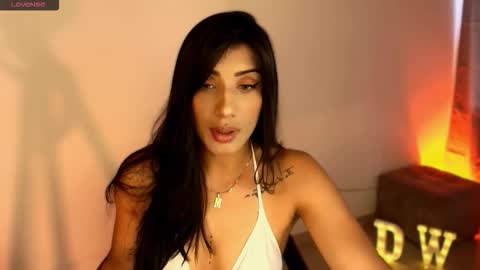 Danna Wells online show from December 21, 2025, 6:48 pm