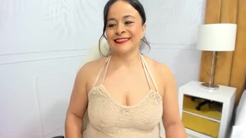 Snapshot of daphne81_ chatting on February 11, 2025, 2:25 am Daphne online show from February 11, 2025, 2:25 am