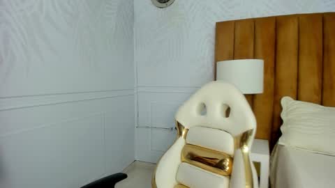 Snapshot of daphne81_ chatting on February 26, 2025, 8:48 am Daphne online show from February 26, 2025, 8:48 am