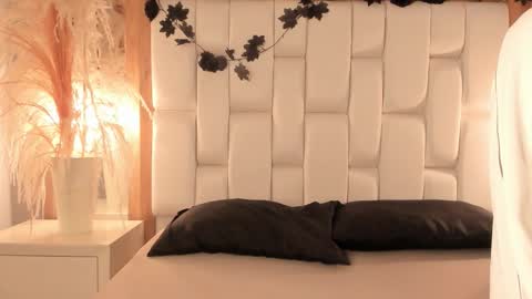 daphne_and_roger online show from December 19, 2025, 11:06 am