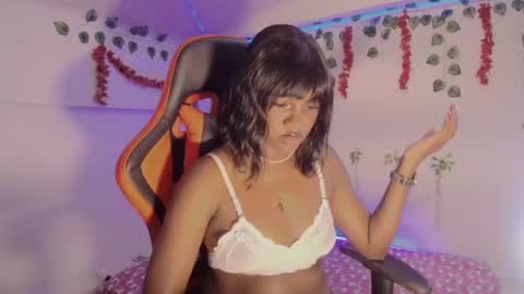 Snapshot of daphnewalker__ chatting on February 7, 2025, 3:08 pm Daphne online show from February 7, 2025, 3:08 pm