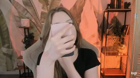 Daria Tate online show from April 12, 2026, 10:42 am