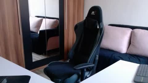 darius_94 online show from September 15, 2025, 5:51 am