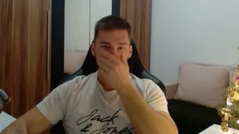 darius_94 online show from January 6, 2026, 6:17 am