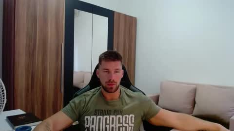 darius_94 online show from January 16, 2026, 7:23 am