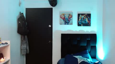 Darius Phoenix  online show from April 15, 2026, 6:59 pm