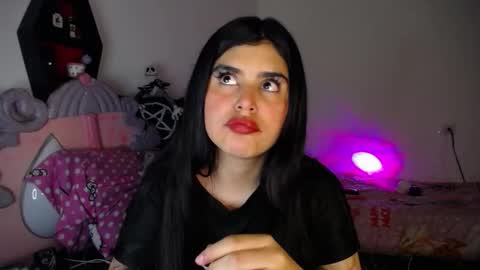 Moony online show from December 20, 2025, 9:44 pm