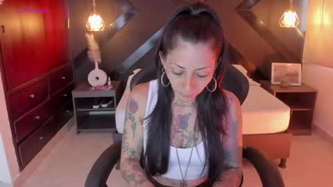 Snapshot of dark_gotica chatting on September 19, 2025, 9:15 pm M I K A E L A online show from September 19, 2025, 9:15 pm