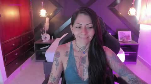 Snapshot of dark_gotica chatting on October 10, 2025, 7:13 pm M I K A E L A online show from October 10, 2025, 7:13 pm