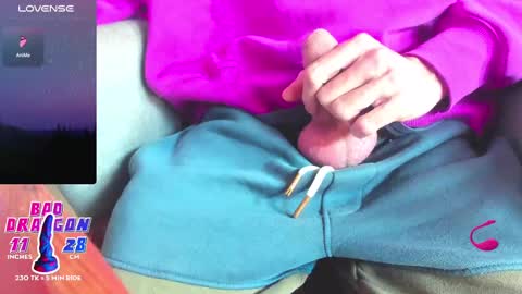 Snapshot of dark_greens chatting on February 28, 2025, 10:20 am dark greens online show from February 28, 2025, 10:20 am