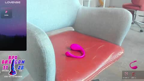 Snapshot of dark_greens chatting on March 7, 2025, 12:34 pm dark greens online show from March 7, 2025, 12:34 pm