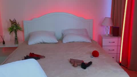 Lola online show from May 24, 2026, 1:43 am
