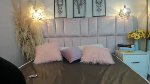 Nina online show from October 5, 2025, 2:21 am