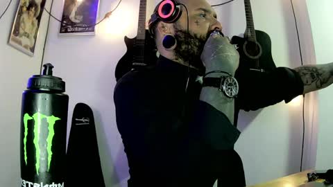 darkclothes online show from December 22, 2024, 11:41 pm