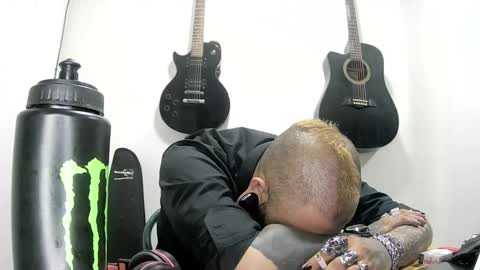 darkclothes online show from December 23, 2024, 2:45 am