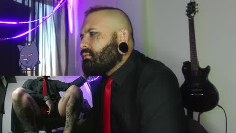 darkclothes online show from January 1, 2025, 1:37 pm