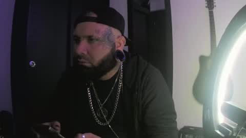 darkclothes online show from January 5, 2025, 10:32 am