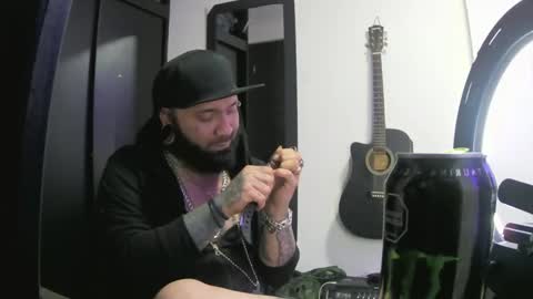 darkclothes online show from January 8, 2025, 4:23 am