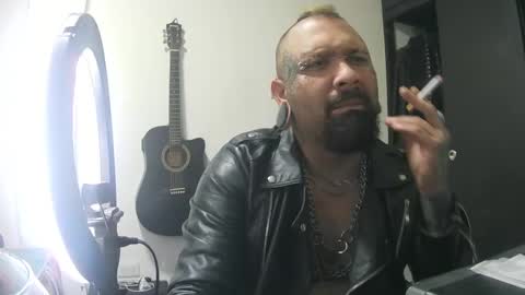 darkclothes online show from January 19, 2025, 5:58 am