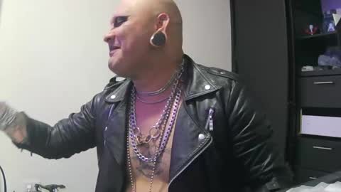 darkclothes online show from January 19, 2025, 9:01 am