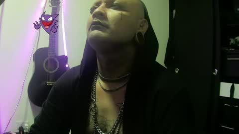 darkclothes online show from January 25, 2025, 11:34 am