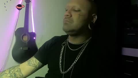 darkclothes online show from January 26, 2025, 5:45 am