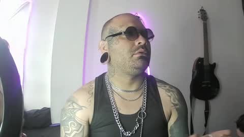 darkclothes online show from February 2, 2025, 7:35 pm