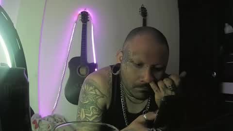 darkclothes online show from February 2, 2025, 10:39 pm