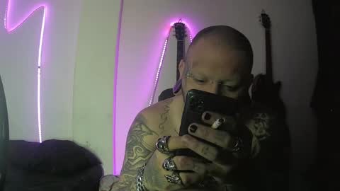 darkclothes online show from February 3, 2025, 10:47 am