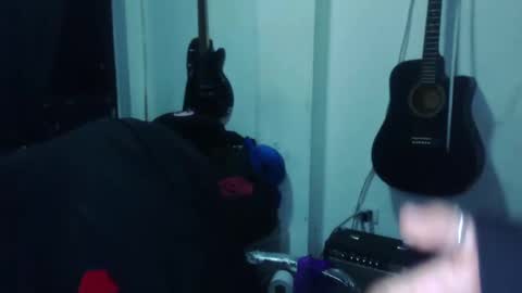 darkclothes online show from February 12, 2025, 3:18 am