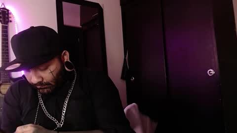 darkclothes online show from February 16, 2025, 11:38 am