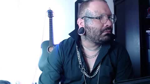 darkclothes online show from February 17, 2025, 7:42 pm