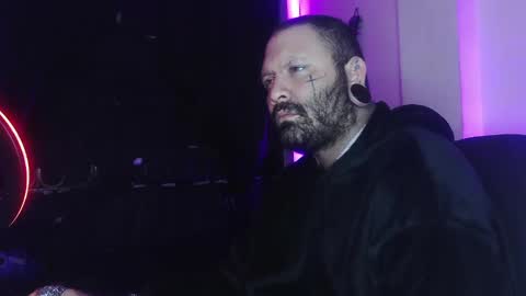 darkclothes online show from February 23, 2025, 4:39 am