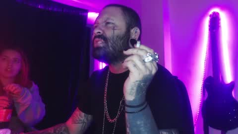 darkclothes online show from February 26, 2025, 4:03 am