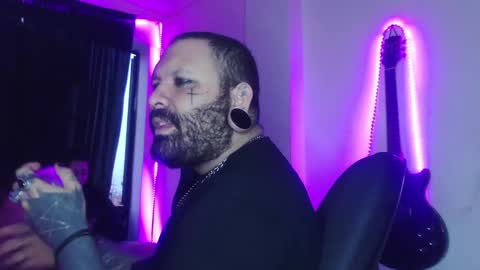 darkclothes online show from February 26, 2025, 11:09 am